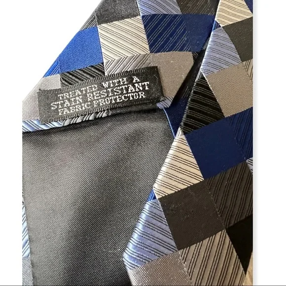 Geoffrey Beene Silk Tie - Picture 3 of 3